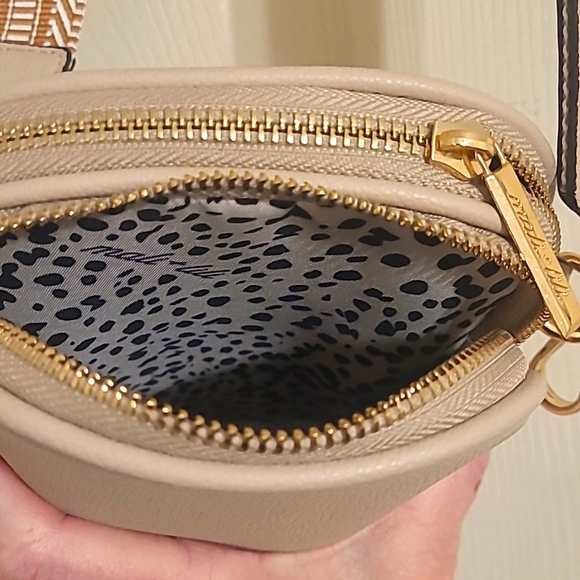 Stylish Cream Crossbody Bag - Picture 5 of 7